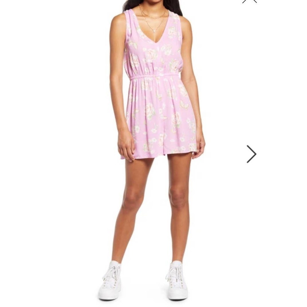 4/$25 NWT BP. Woven V-neck Romper